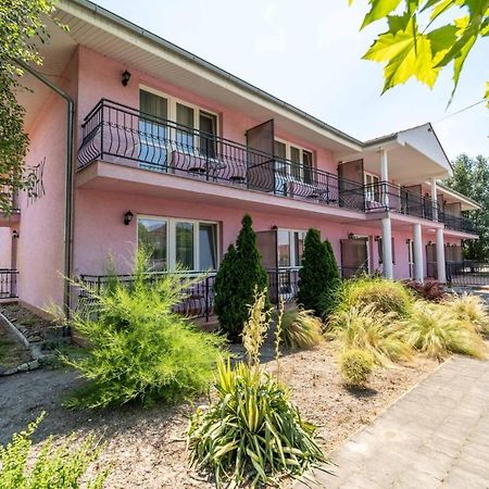 Apartmany Karmon Park Veľký Meder Εξωτερικό φωτογραφία
