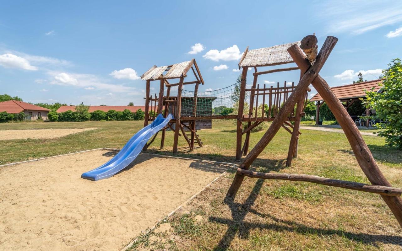 Apartmany Karmon Park Veľký Meder Εξωτερικό φωτογραφία