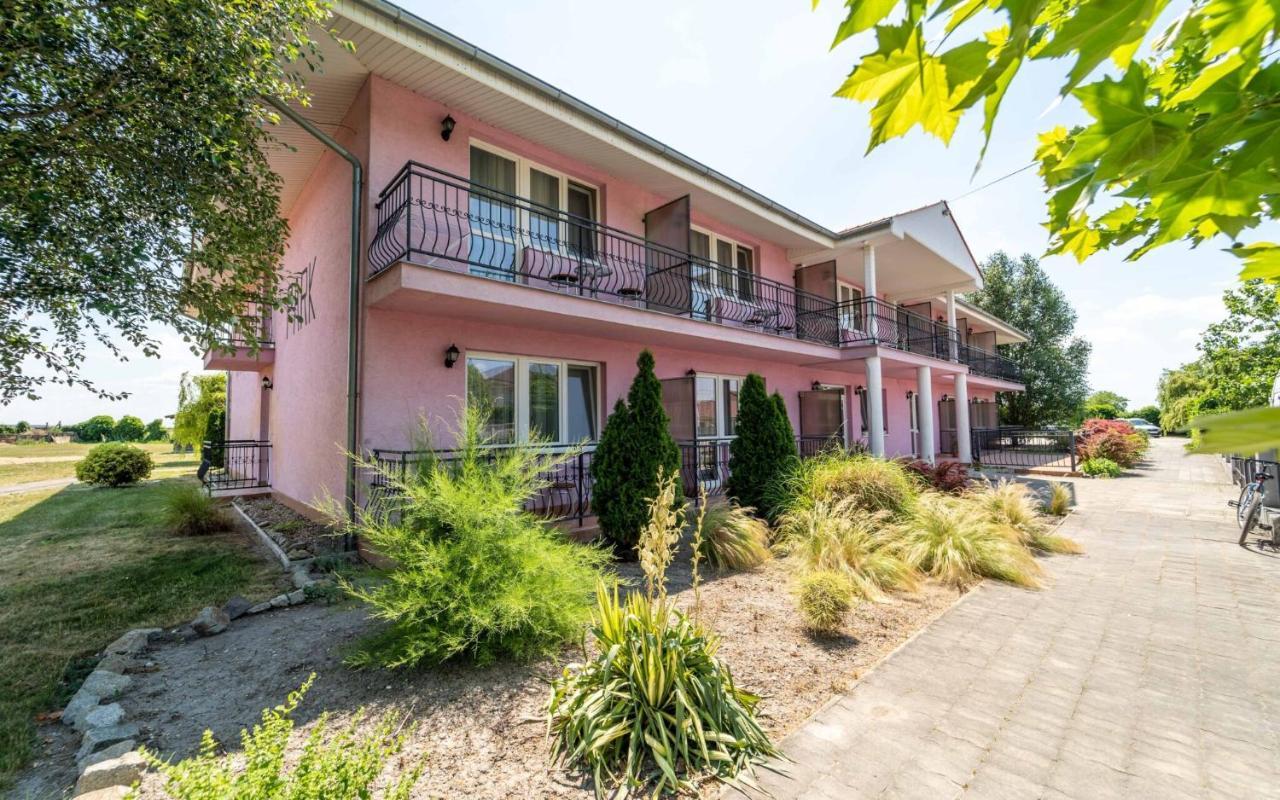 Apartmany Karmon Park Veľký Meder Εξωτερικό φωτογραφία