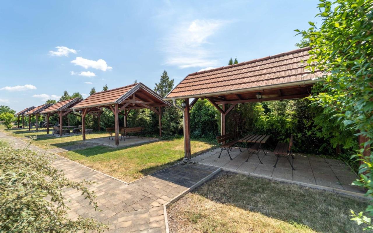 Apartmany Karmon Park Veľký Meder Εξωτερικό φωτογραφία