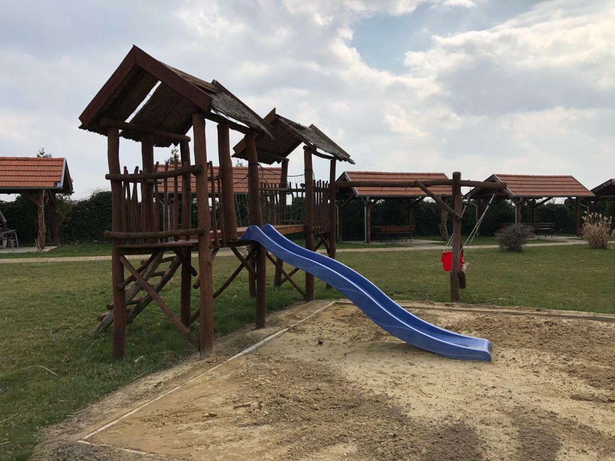 Apartmany Karmon Park Veľký Meder Εξωτερικό φωτογραφία